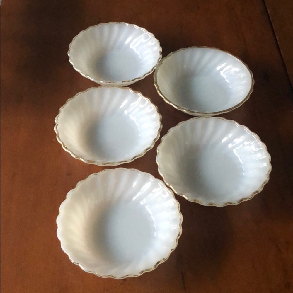 ANCHOR HOCHING CO MILK GLASS BOWLS